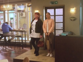 Две девицы на мели: 7 серия — "Новая работа"