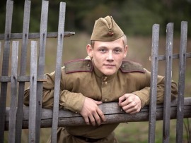 Далеко от войны: 1–4 серии